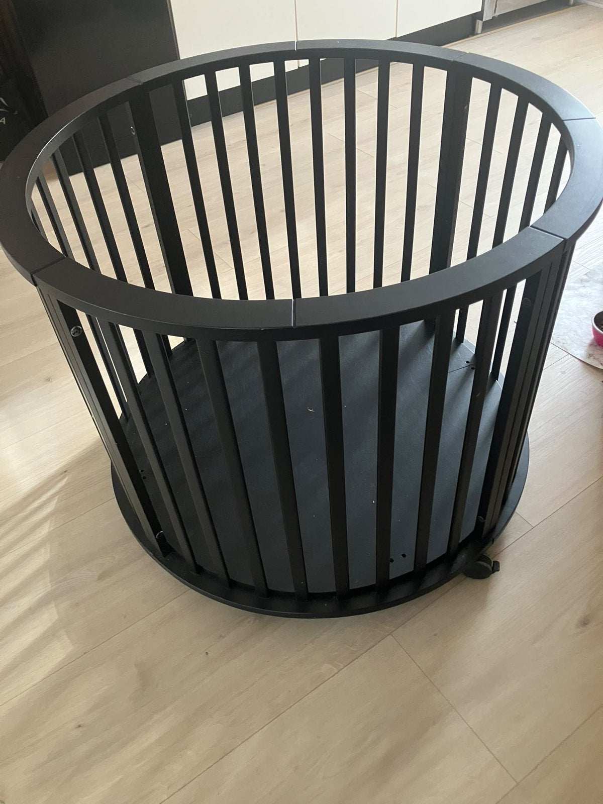 Europe Baby Ronde Box Zwart 90cm, Kinderen en Baby's, Ophalen of Verzenden, Gebruikt, Rond, Wieltjes