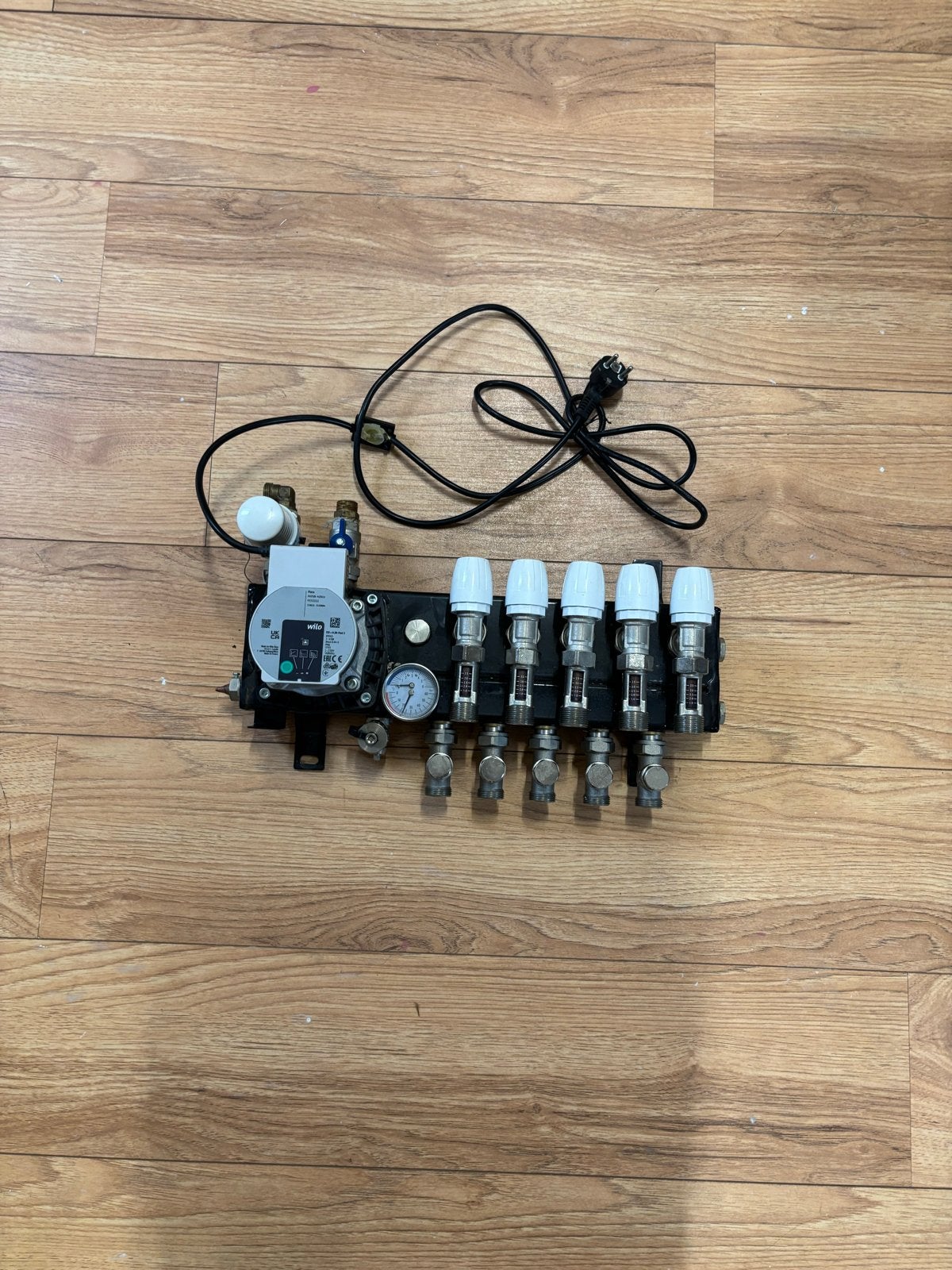 5 groeps vloerverwarmingsverdeler met pomp, Doe-het-zelf en Verbouw, Verwarming en Radiatoren, Ophalen, Gebruikt, Minder dan 200 watt