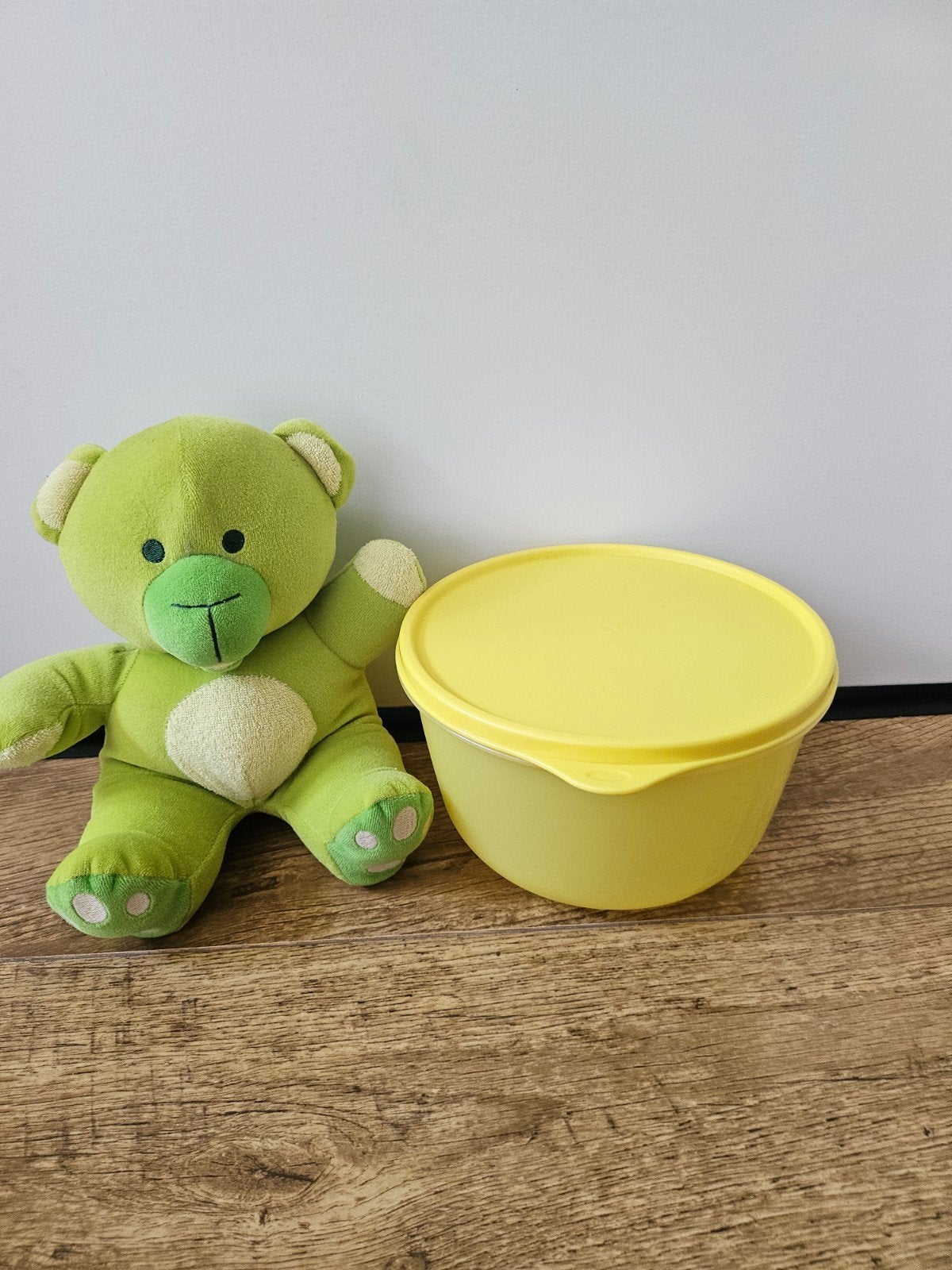 # Tupperware nieuwe gele ruimtekom 2 liter, Luchtdicht, Geel, Nieuw, Ophalen of Verzenden