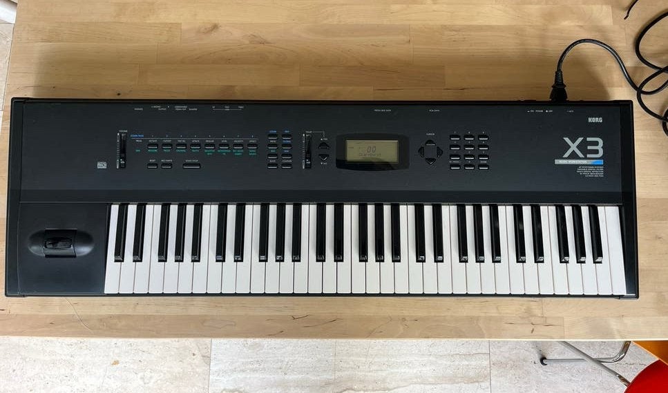 Korg X3 in flightcase, Ophalen of Verzenden, Zo goed als nieuw, 61 toetsen, Korg