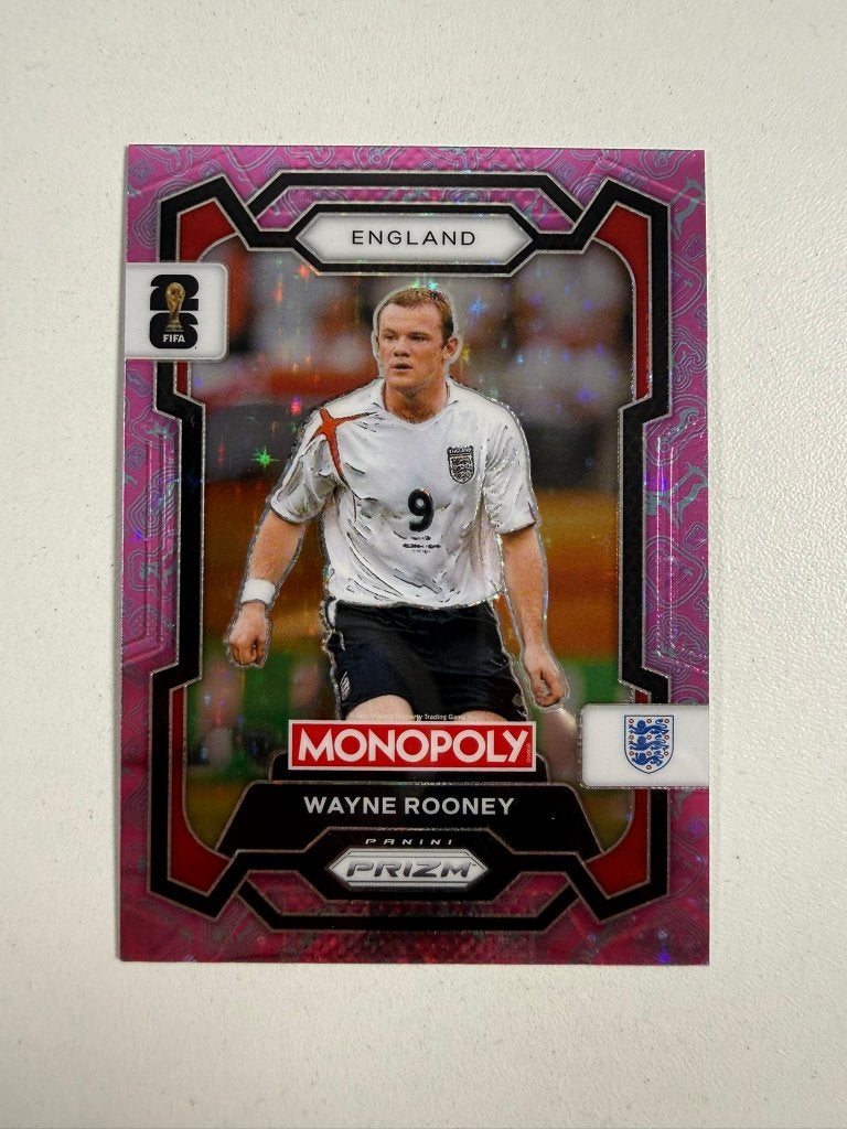27 Wayne Rooney Pink Stars Prizm Monopoly World Cup 2026, Ophalen of Verzenden, Nieuw, Buitenlandse clubs, Poster, Plaatje of Sticker