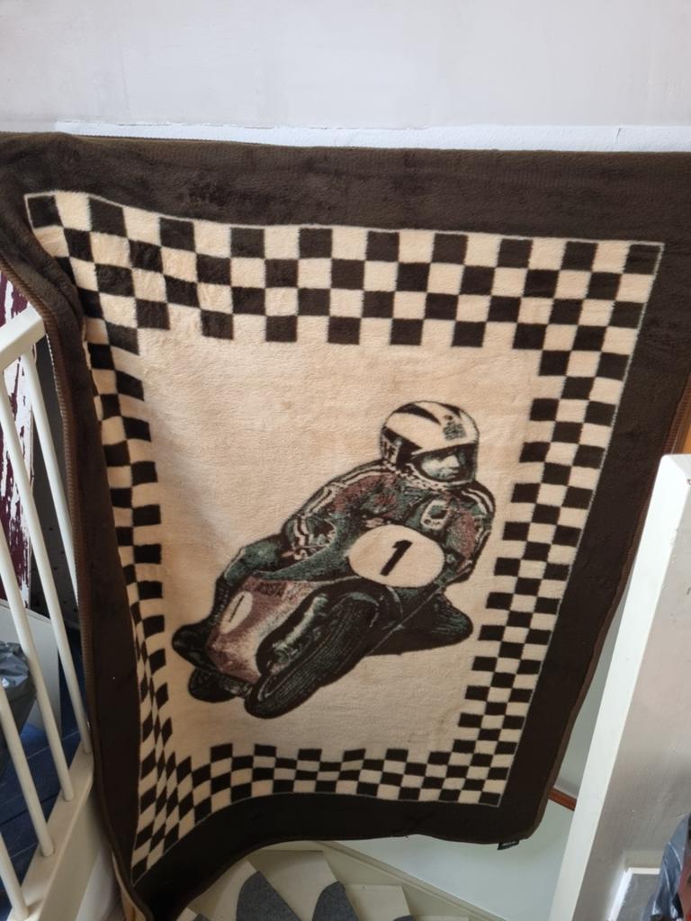 Vintage Mantas Mora Motorsport Muurkleed 160x200cm, Ophalen, Vintage, Gebruikt, Meerkleurig