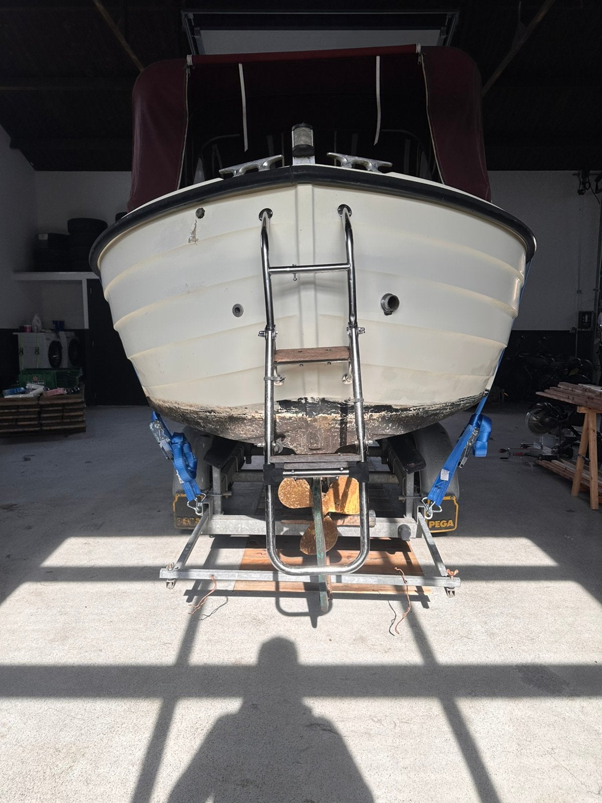 Foto 7 van Comfortabele polyester kajuitboot diesel inboard + trailer