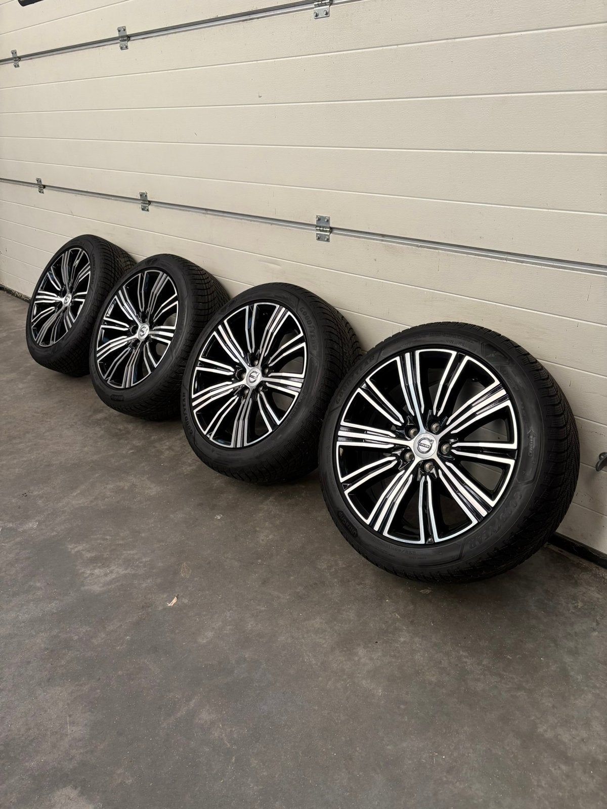 Volvo V60 S60 Inscription 18inch winterset DEMO Goodyear, 18 inch, Gebruikt, Banden en Velgen, Zweden