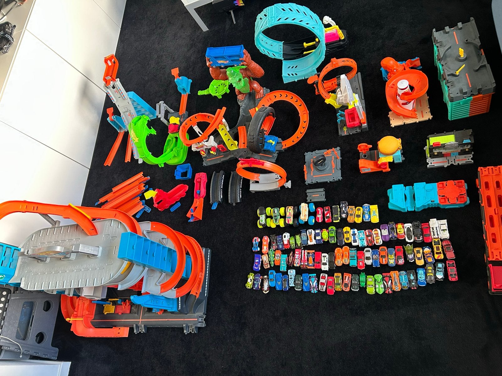 Grote Hot Wheels collectie: Ultimate Garage, banen en auto's, Ophalen, Gebruikt