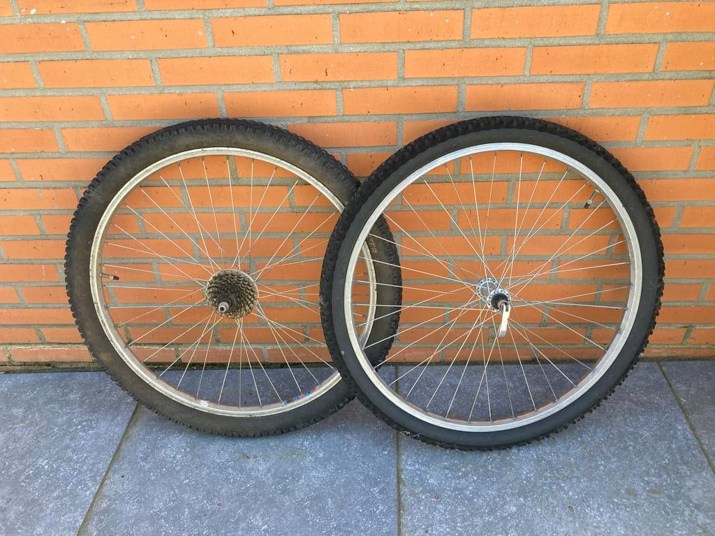 Set van 2 fietswielen met banden en cassette, Wiel, Gebruikt, Ophalen of Verzenden, Aluminium