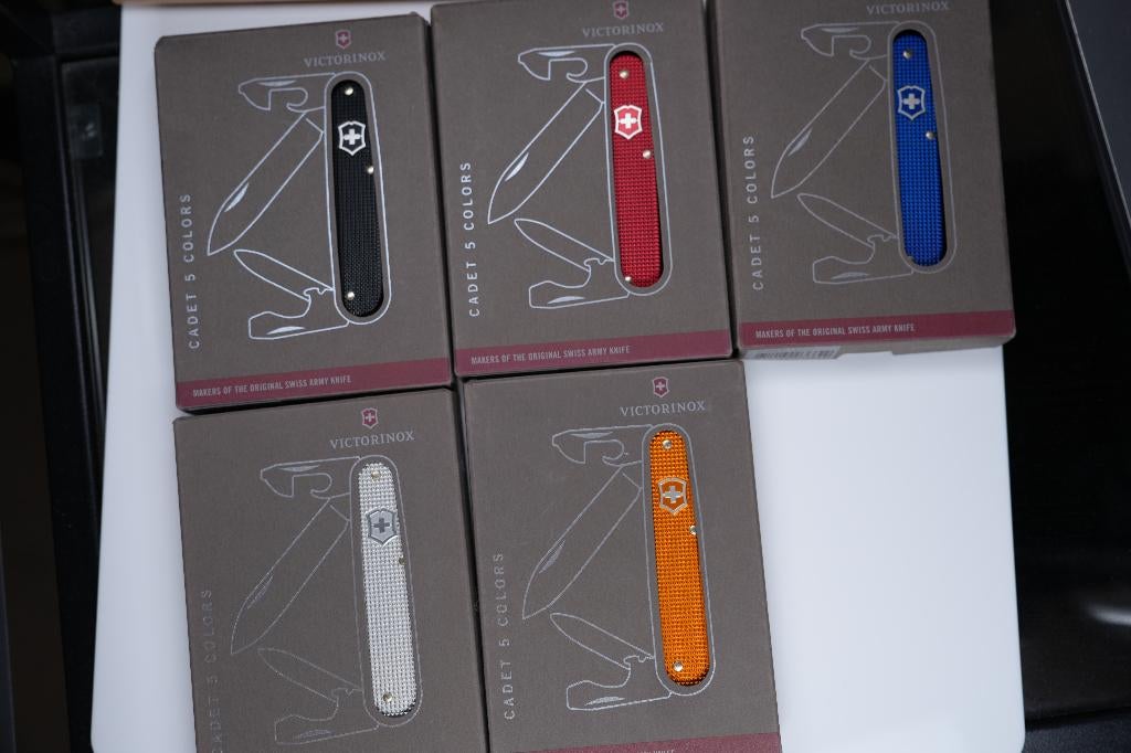 Victorinox Cadet 5 Colors Series, Caravans en Kamperen, Ophalen of Verzenden