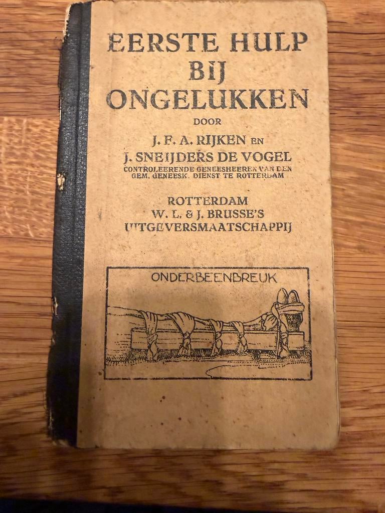 Eerste Hulp Bij Ongelukken - J.F.A. Rijken & J. Snijders de, Ophalen of Verzenden, Gelezen