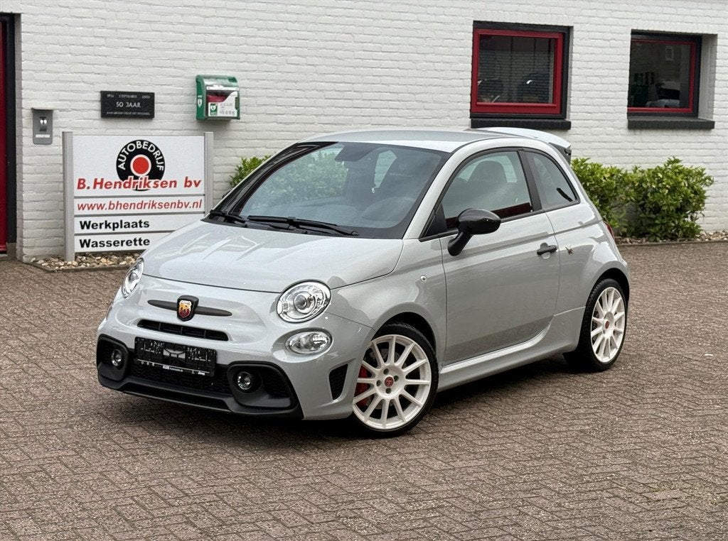Abarth 695 Essesse/ Sperdifferentieel/ Carbon pakket/ Akrapo, Auto's, Abarth, Gebruikt, Zwart, 4 cilinders, Bedrijf