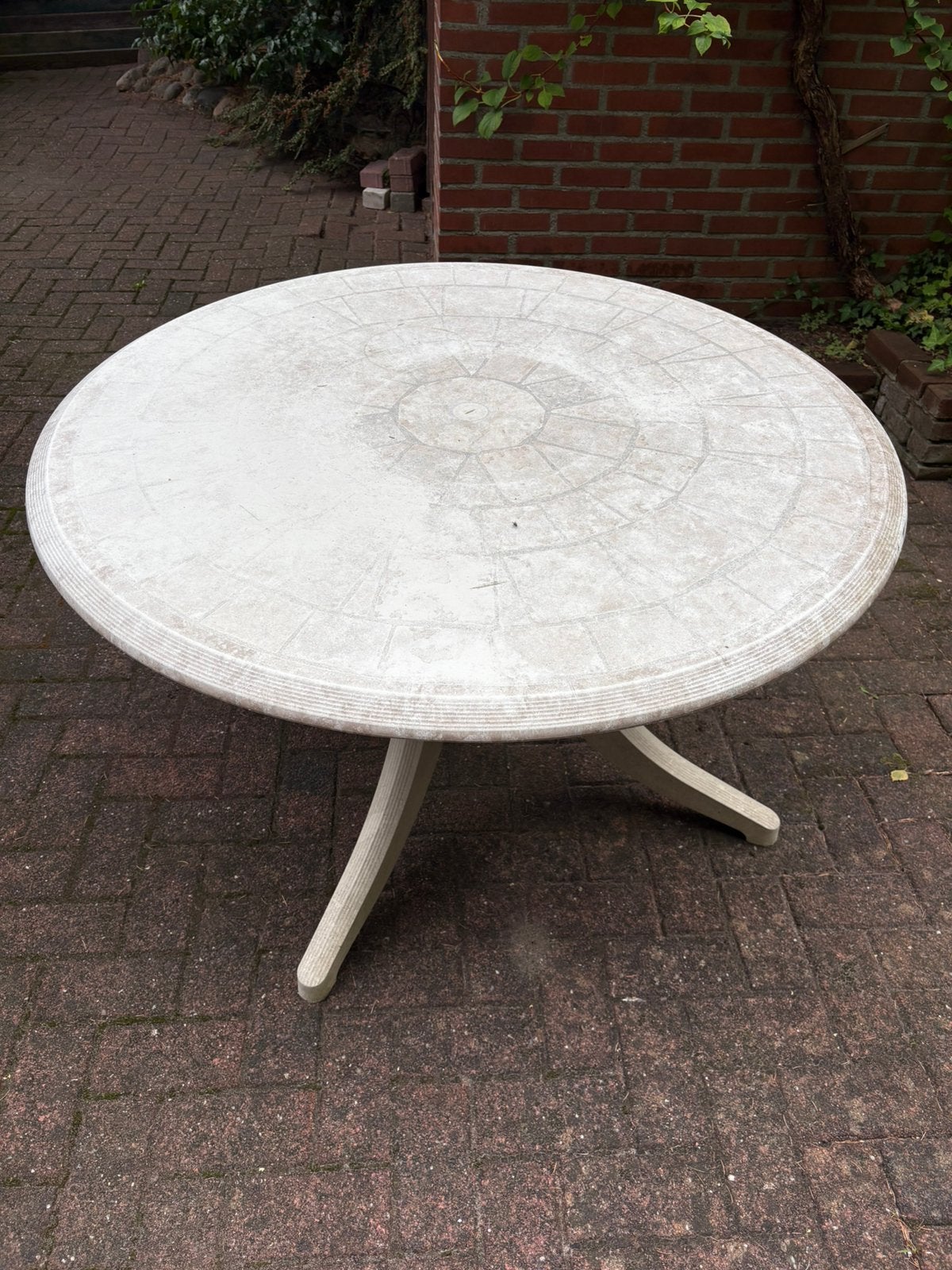 Ronde buiten tafel, Tuin en Terras, Ophalen, Gebruikt, Rond, Kunststof