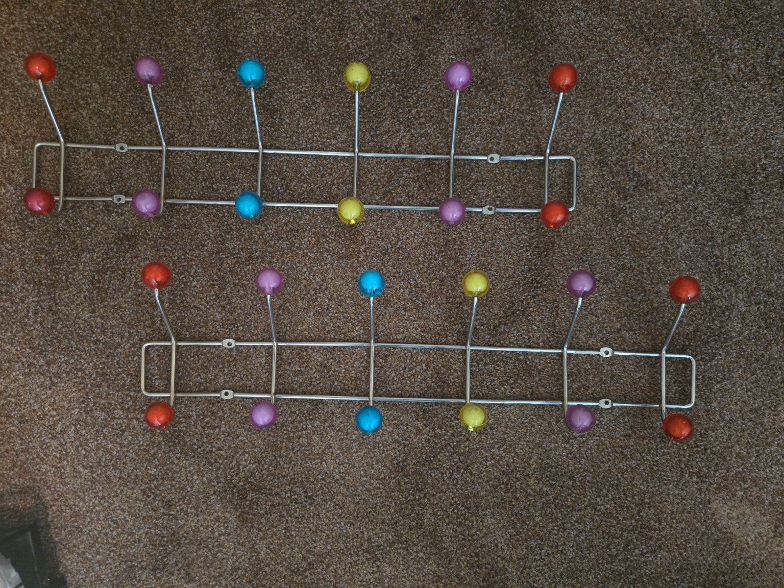 Vintage wandkapstokken met gekleurde bollen (set van 2), Wandkapstok, Gebruikt, Ophalen of Verzenden, Minder dan 100 cm