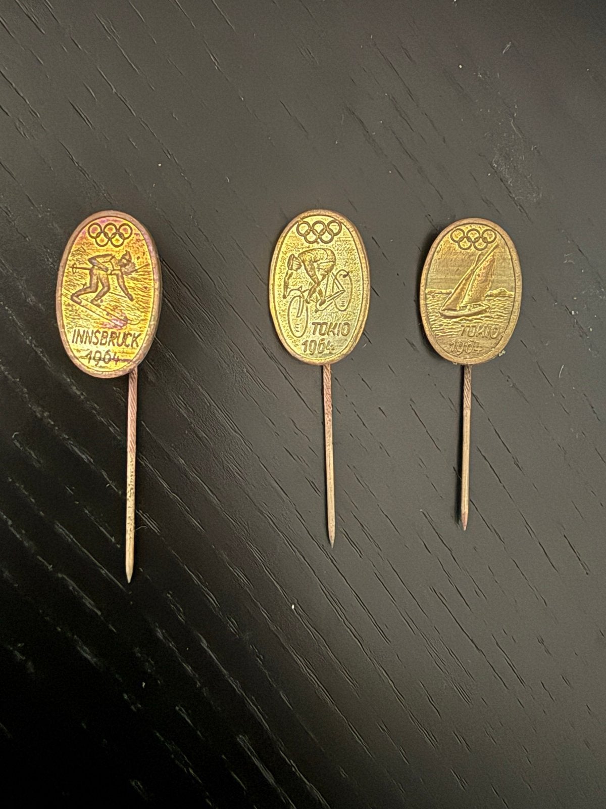 Vintage Olympische Spelen Pins - Innsbruck & Tokio 1964, Verzamelen, Ophalen of Verzenden, Gebruikt, Sport, Speldje of Pin