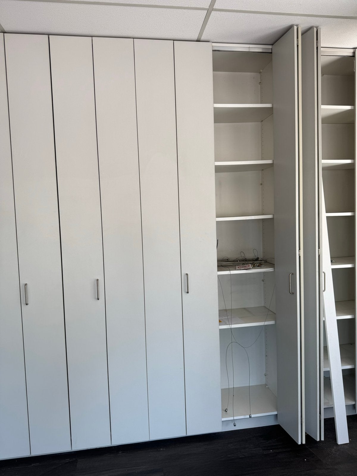 Gratis af te halen: Grote kastenwand (8 losse kasten), Ophalen, Gebruikt, 100 tot 150 cm, 200 cm of meer