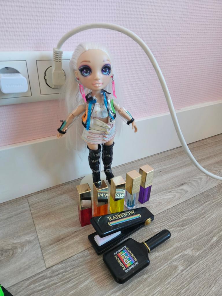 Rainbow High pop met accesoires, Ophalen of Verzenden, Zo goed als nieuw, Overige typen