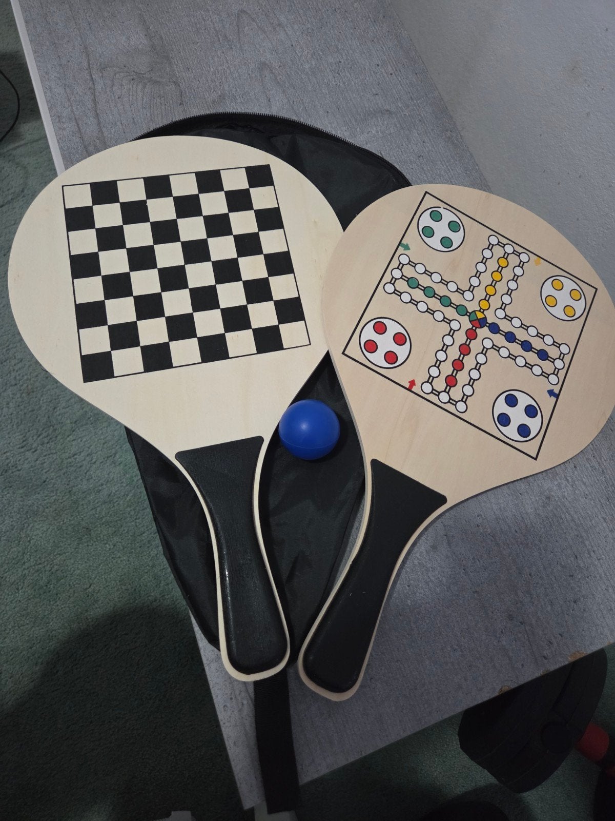 2-in-1 Rackets met Schaak- en Mens Erger Je Niet-spel, Een of twee spelers, Ophalen, Nieuw, Onbekend