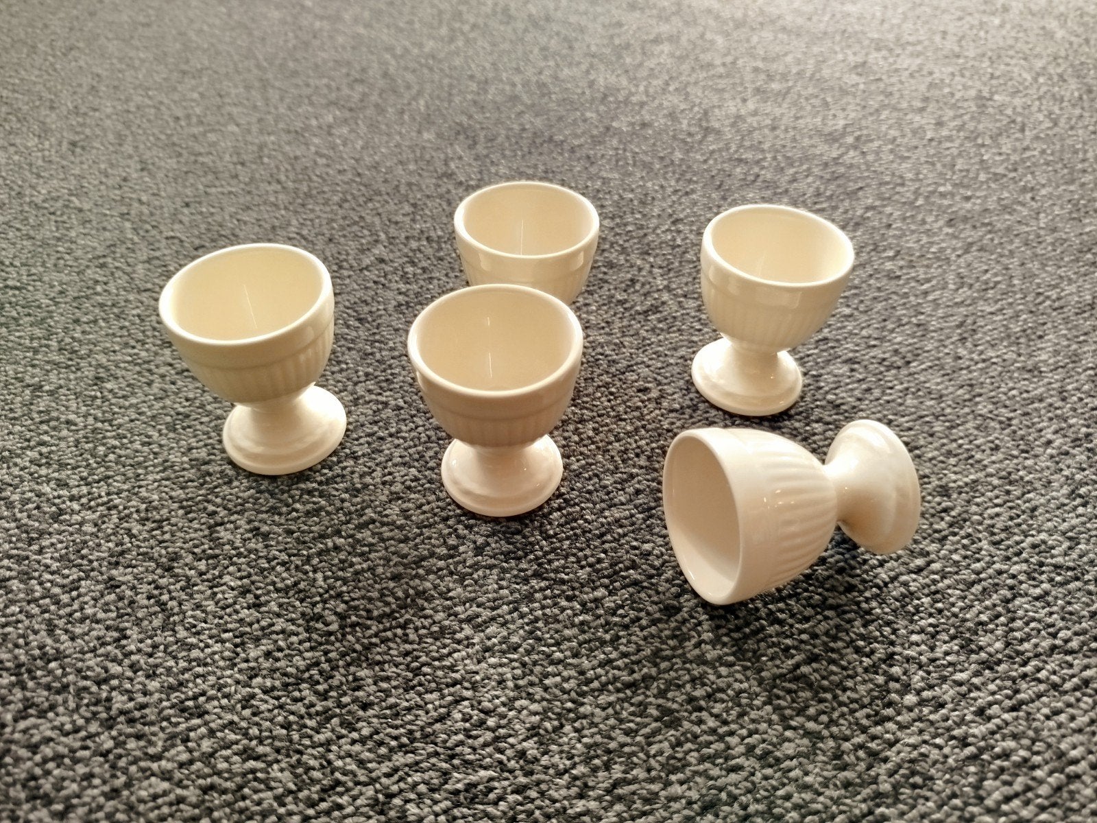 eierdopjes Wedgwood Edme, Huis en Inrichting, Keuken | Servies, Ophalen of Verzenden, Zo goed als nieuw, Aardewerk, Overige typen
