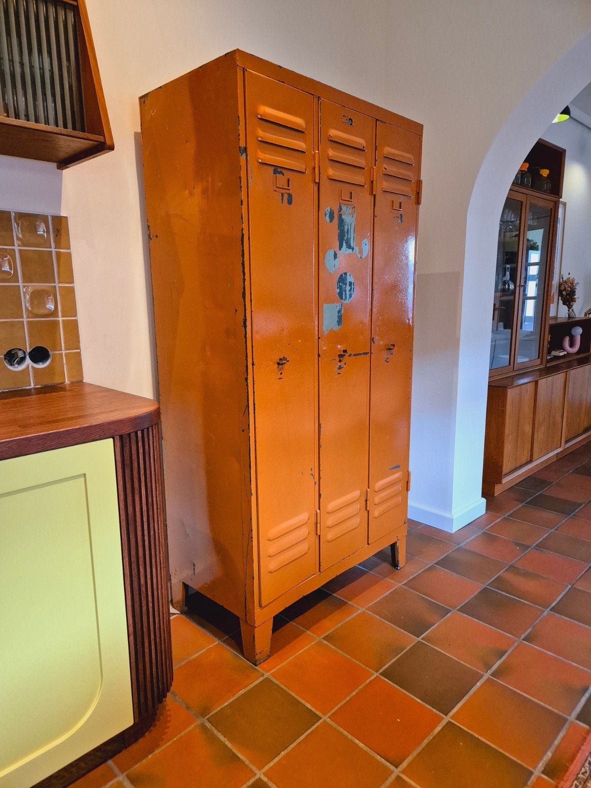 Vintage Oranje Industriële Lockerkast, Huis en Inrichting, Kasten | Lockerkasten, Ophalen, Gebruikt, Industrieel, Vintage, Retro