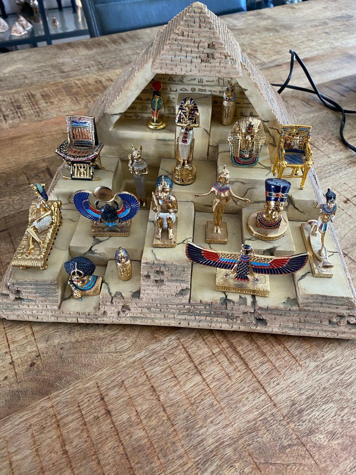Egyptische Piramide met Beeldjes - Decoratie, Ophalen of Verzenden, Gebruikt