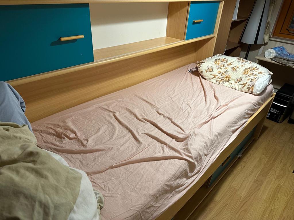 Eenpersoonsbed met opbergruimte en hoofdbord, Huis en Inrichting, Slaapkamer | Bedden, Ophalen, Gebruikt, 90 cm, 200 cm