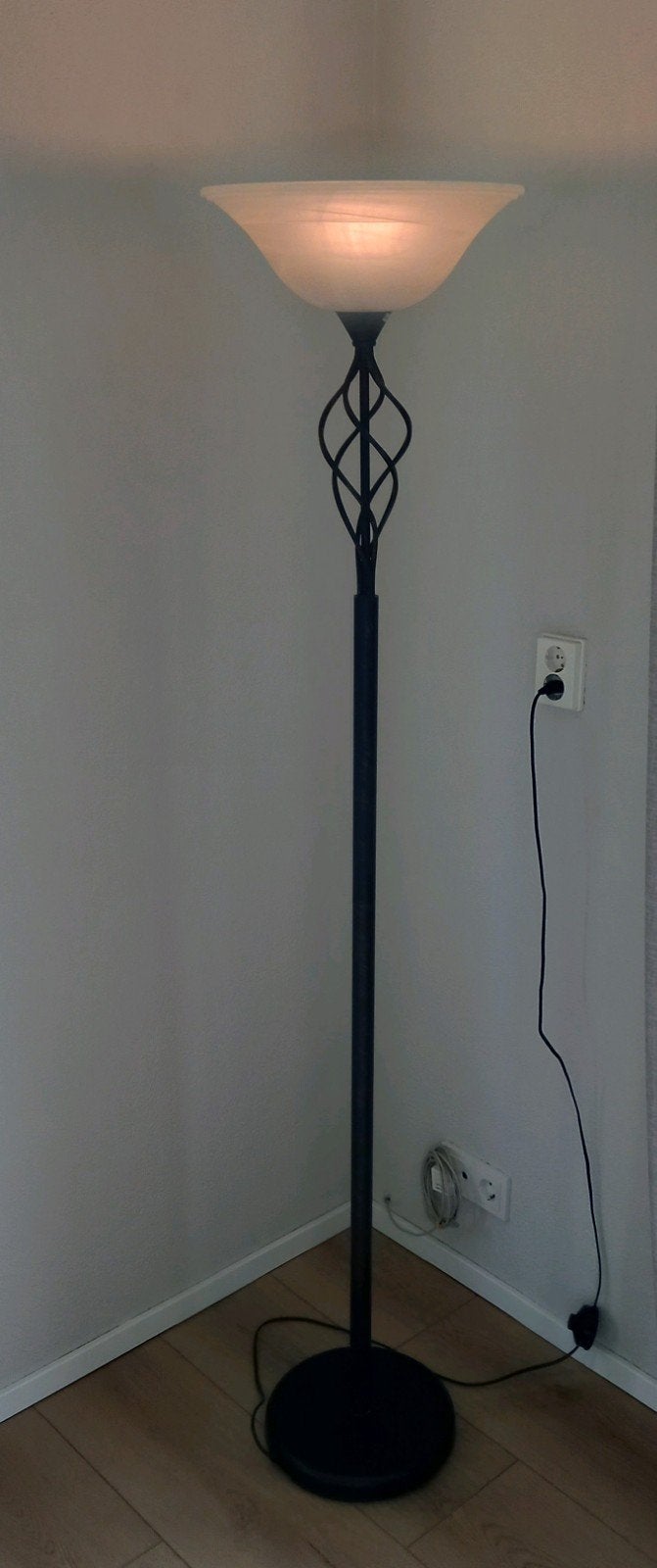 Staande lamp met melkglas kap, Ophalen, Klassiek, E27 (groot), Glas