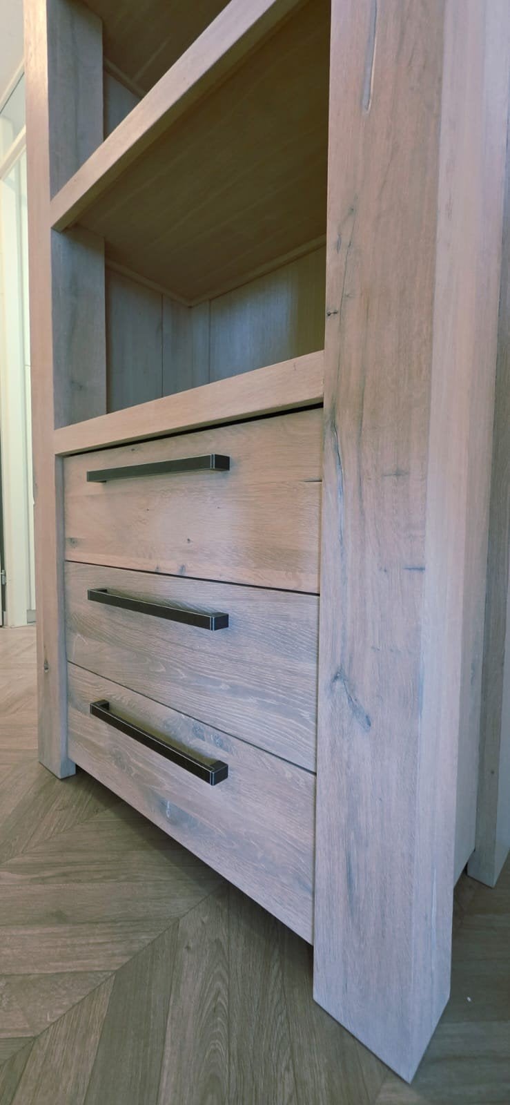Hoge houten (boeken)kast met drie lades, Ophalen, Gebruikt, 25 tot 50 cm, 50 tot 100 cm