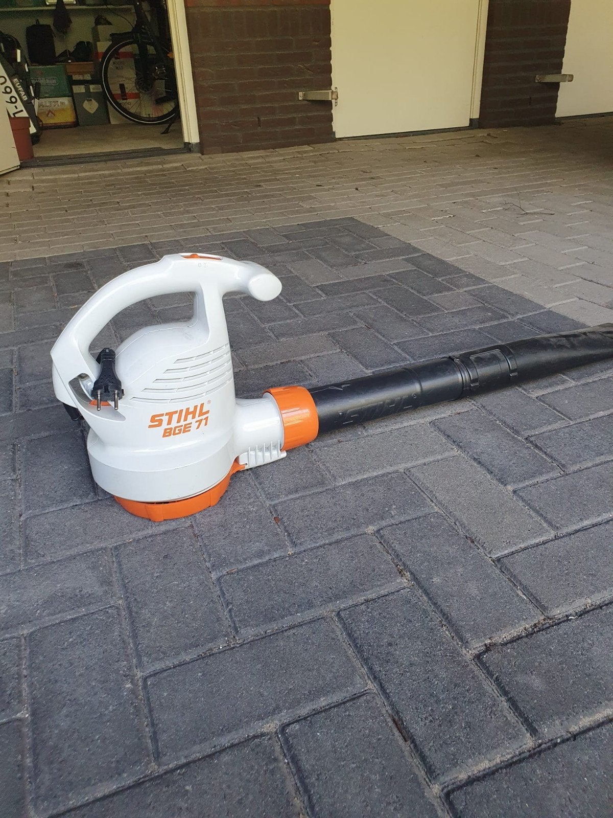 Stihl BGE 71 Bladblazer - In goede staat!, Ophalen, Stihl, Handgedragen, Zo goed als nieuw
