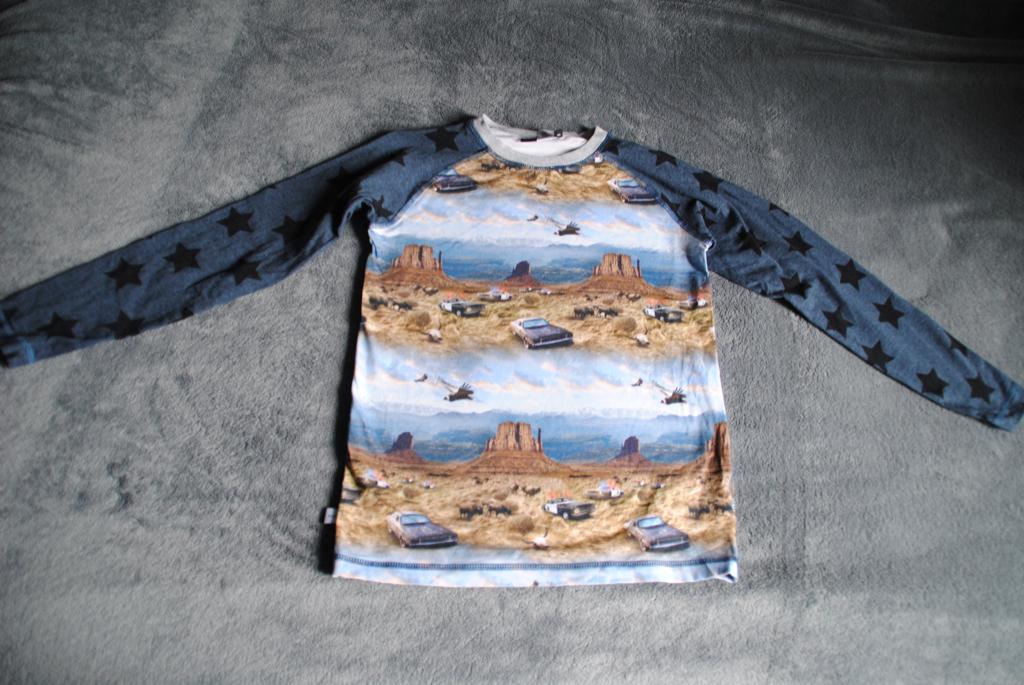Molo longsleeve met print en blauwe mouwen met sterrenprint, Molo, Nieuw, Ophalen of Verzenden, Shirt of Longsleeve