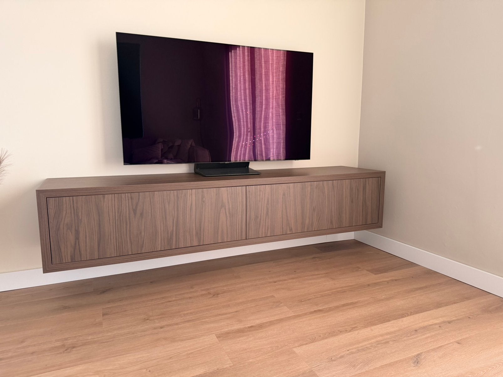 Zwevend tv meubel walnoot, Ophalen, 150 tot 200 cm, Zo goed als nieuw, Minder dan 100 cm