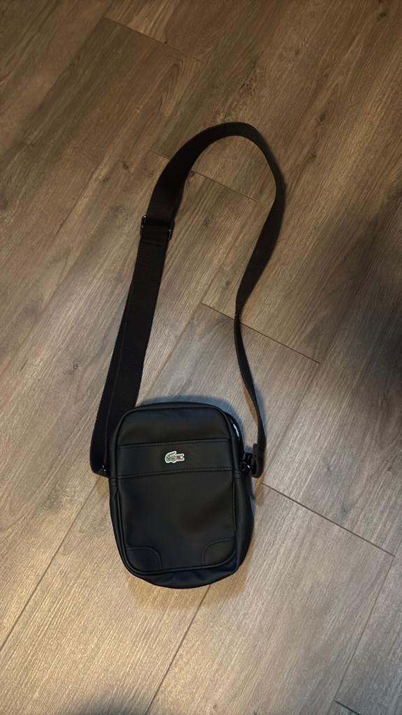 Lacoste schoudertas, Ophalen of Verzenden, Zo goed als nieuw, Zwart