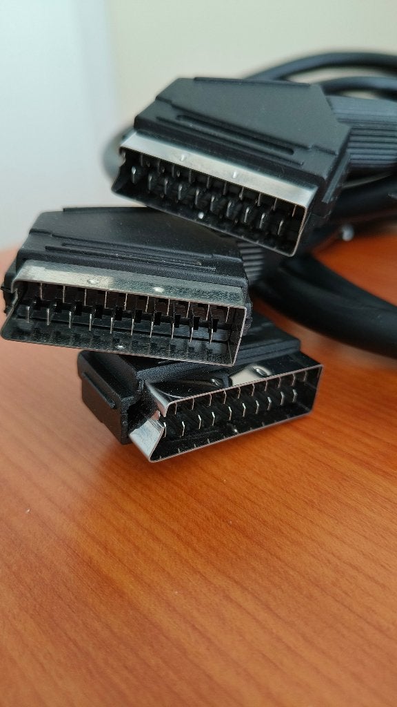 3 scart kabels van 1 meter, Audio, Tv en Foto, Audiokabels en Televisiekabels, Ophalen of Verzenden, Zo goed als nieuw, Minder dan 2 meter