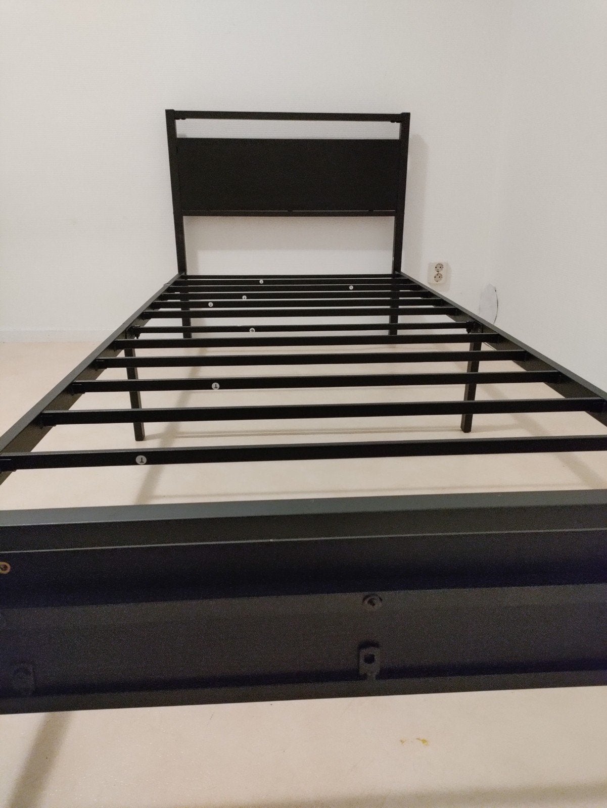 Metalen bedframe 90 x 200cm, Ophalen, 90 cm, Eenpersoons, Zwart