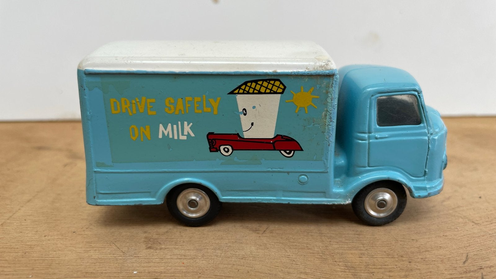 Vintage Corgi Toys Karrier Bantam 'Drive Safely on Milk', Ophalen of Verzenden