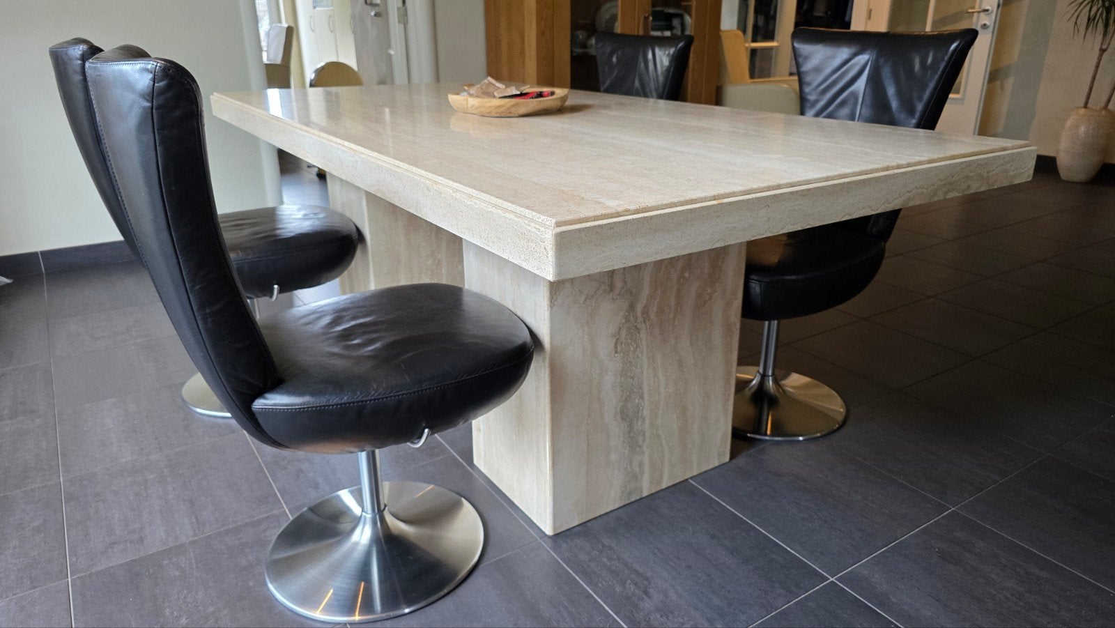 Set van 4 Koinor design eetkamerstoelen / draaistoelen – Zwa, Huis en Inrichting, Ophalen, Gebruikt, Zwart, Design