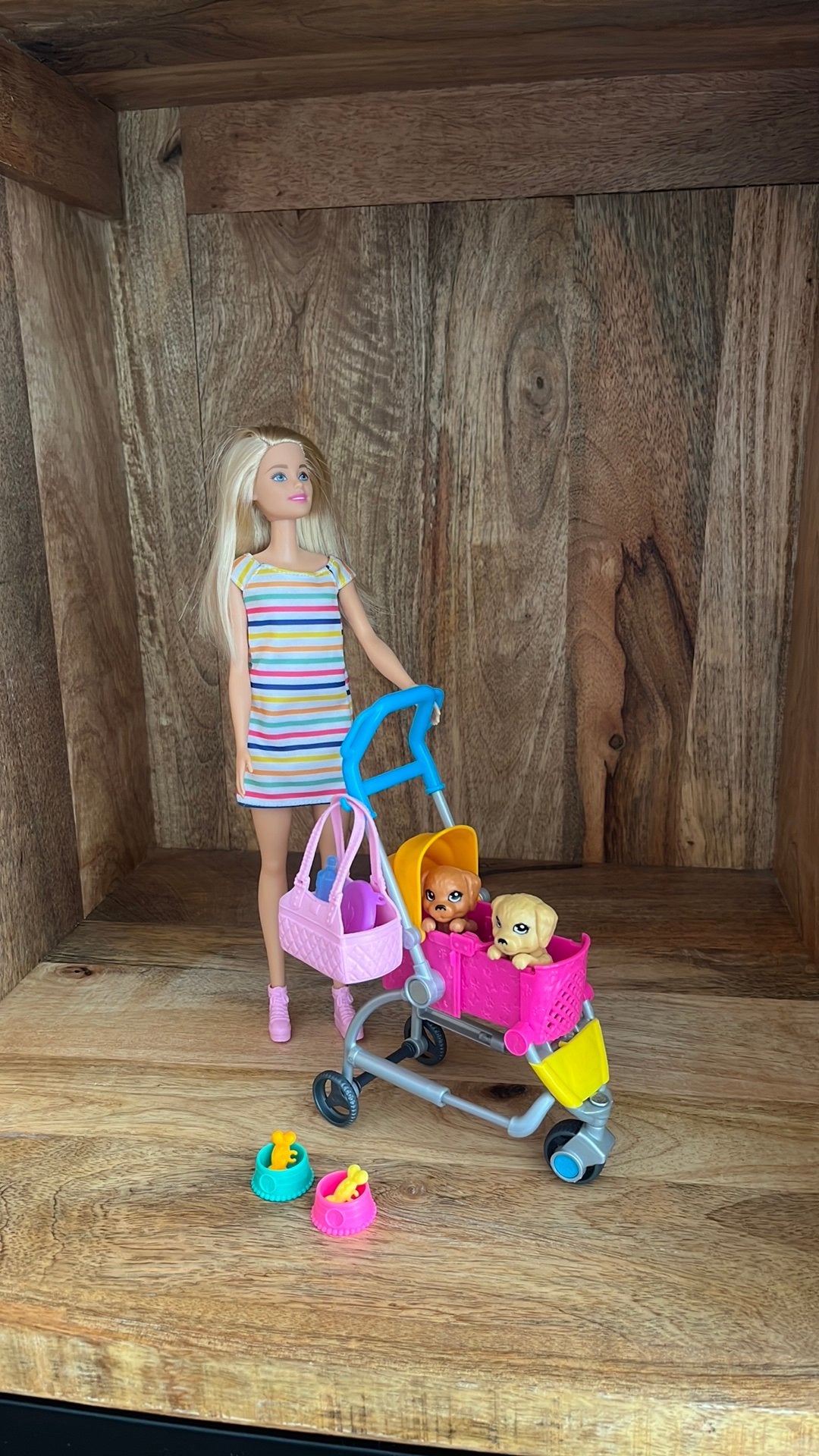 Barbie met puppy’s, Ophalen of Verzenden, Zo goed als nieuw, Barbie