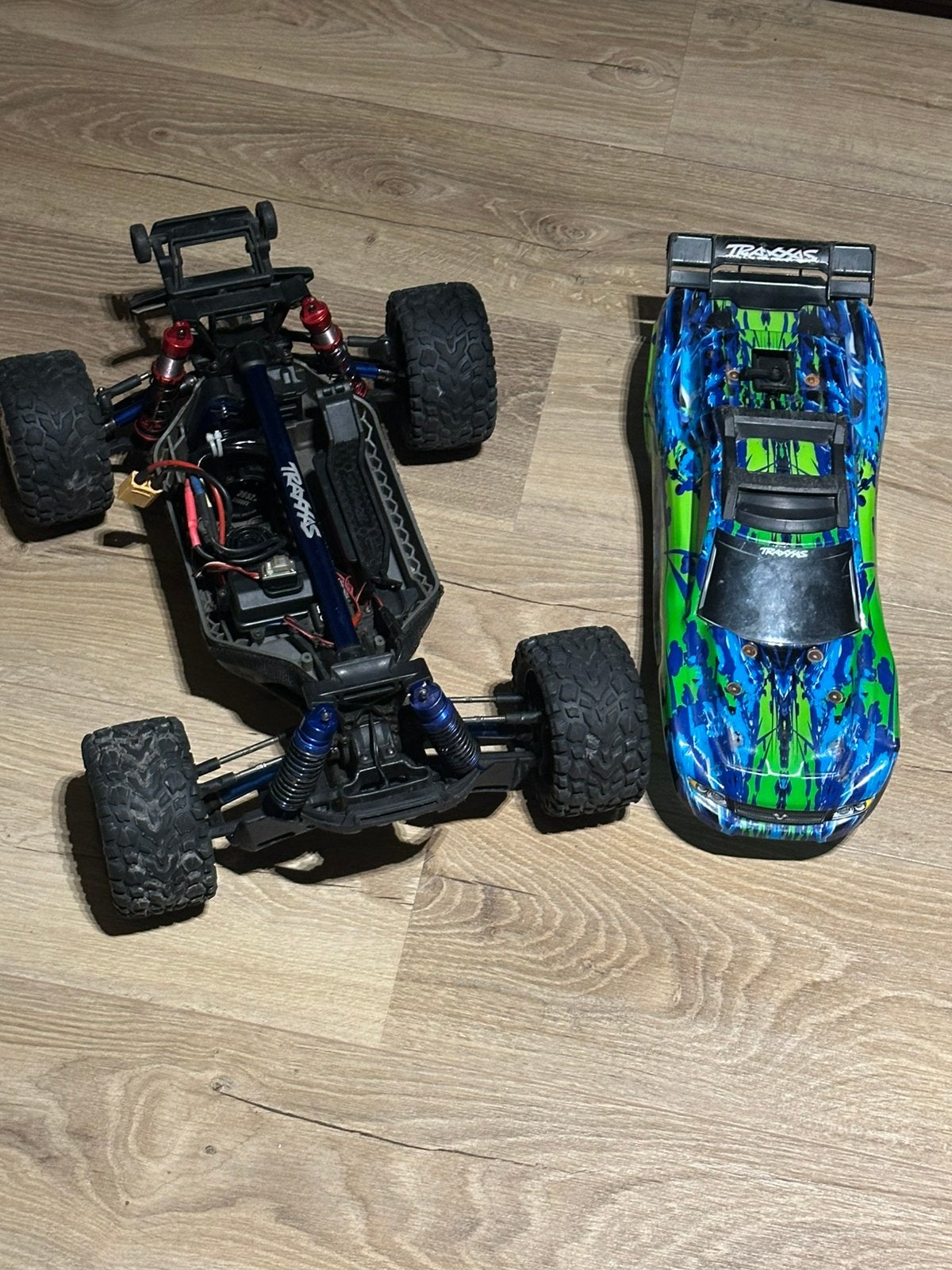 Traxxas rustler 4x4 vxl met upgrades, Hobby en Vrije tijd, Ophalen of Verzenden, Zo goed als nieuw, Auto offroad