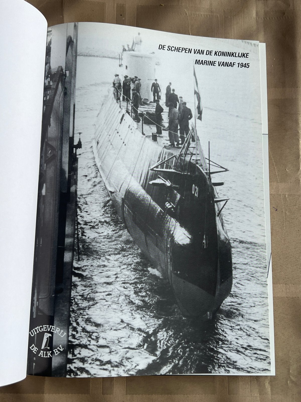 Boeken over Marine: Vliegdekschepen, Schepen, Marineluchtvaa, Ophalen of Verzenden, 1945 tot heden, Gelezen, Marine