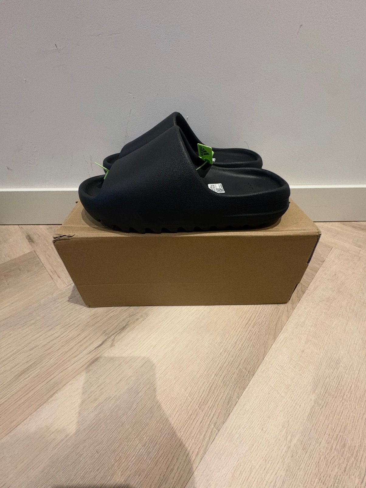 Yeezy slide black, Kleding | Heren, Schoenen, Slippers, Zwart, Nieuw, Ophalen of Verzenden