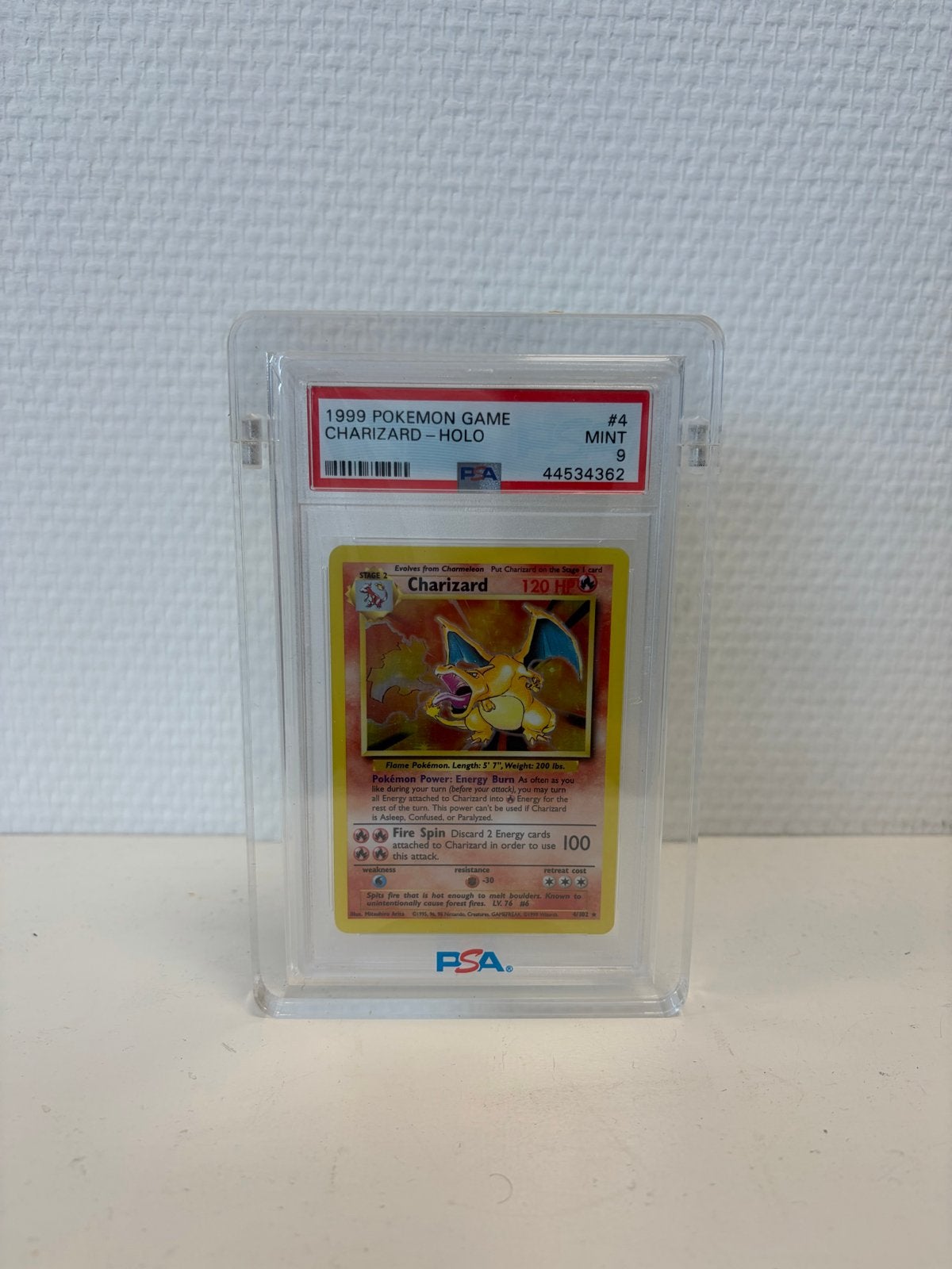 PSA 9 MINT 1999 Pokémon Charizard Holo #4, Ophalen of Verzenden, Zo goed als nieuw, Losse kaart, Foil