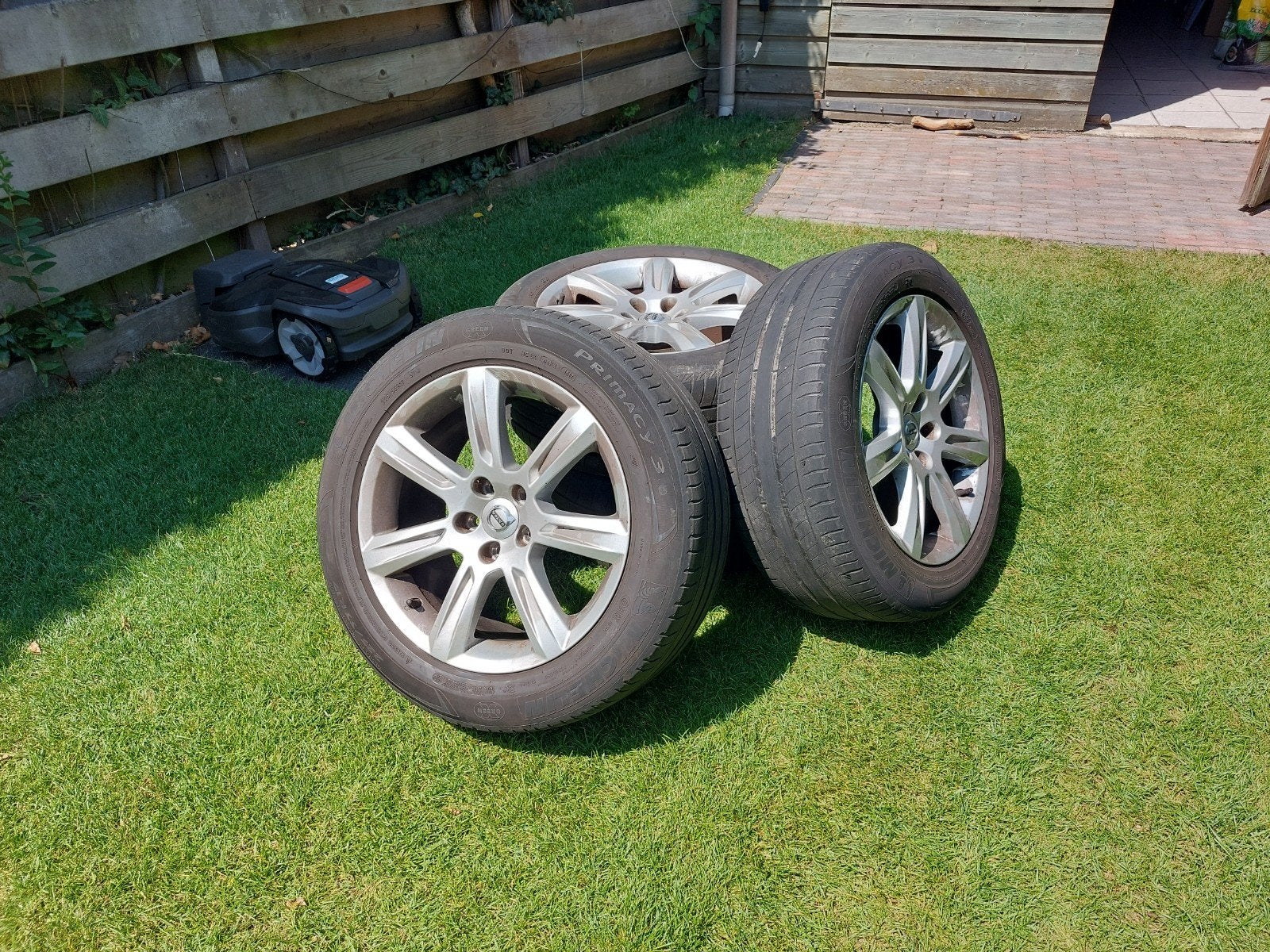 Volvo Velgen met Bridgestone Zomerbanden - 17 inch, Gebruikt, Banden en Velgen, 17 inch, Ophalen of Verzenden