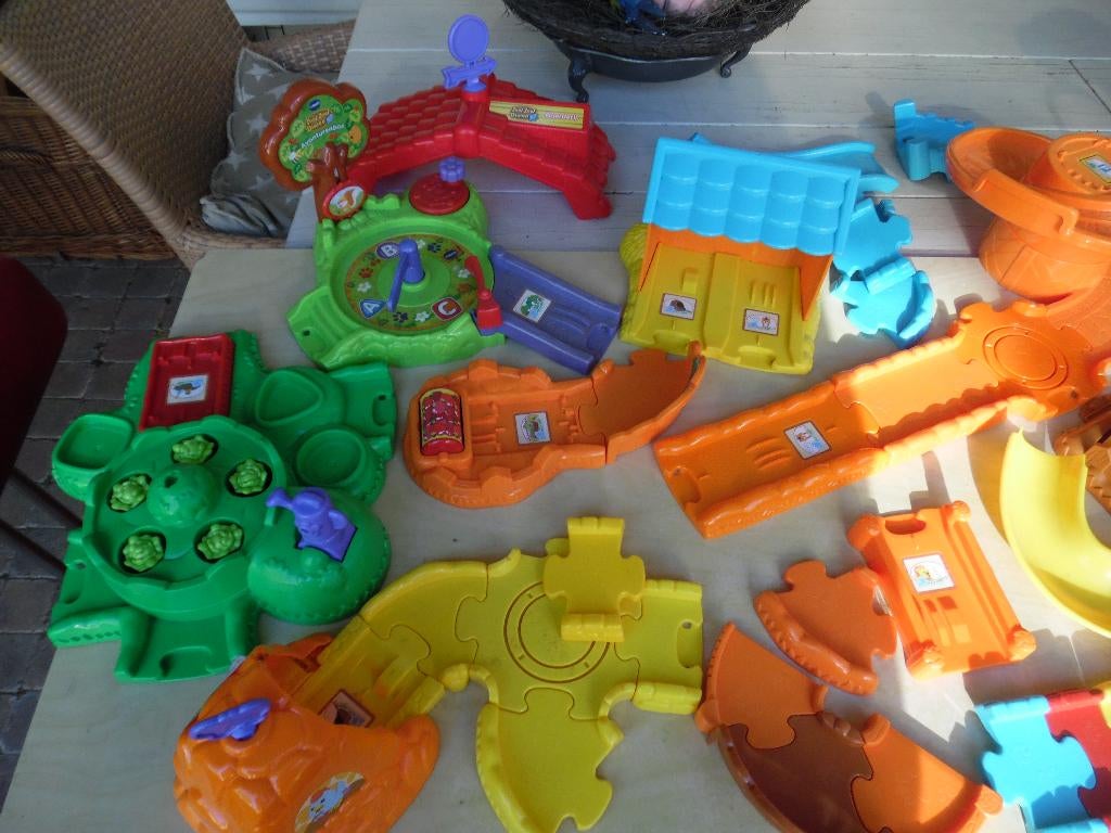 V Tech bananen doos vol spoorbaan dieren huisjes heel schoon, Kinderen en Baby's, Speelgoed | Vtech, Ophalen of Verzenden, Zo goed als nieuw
