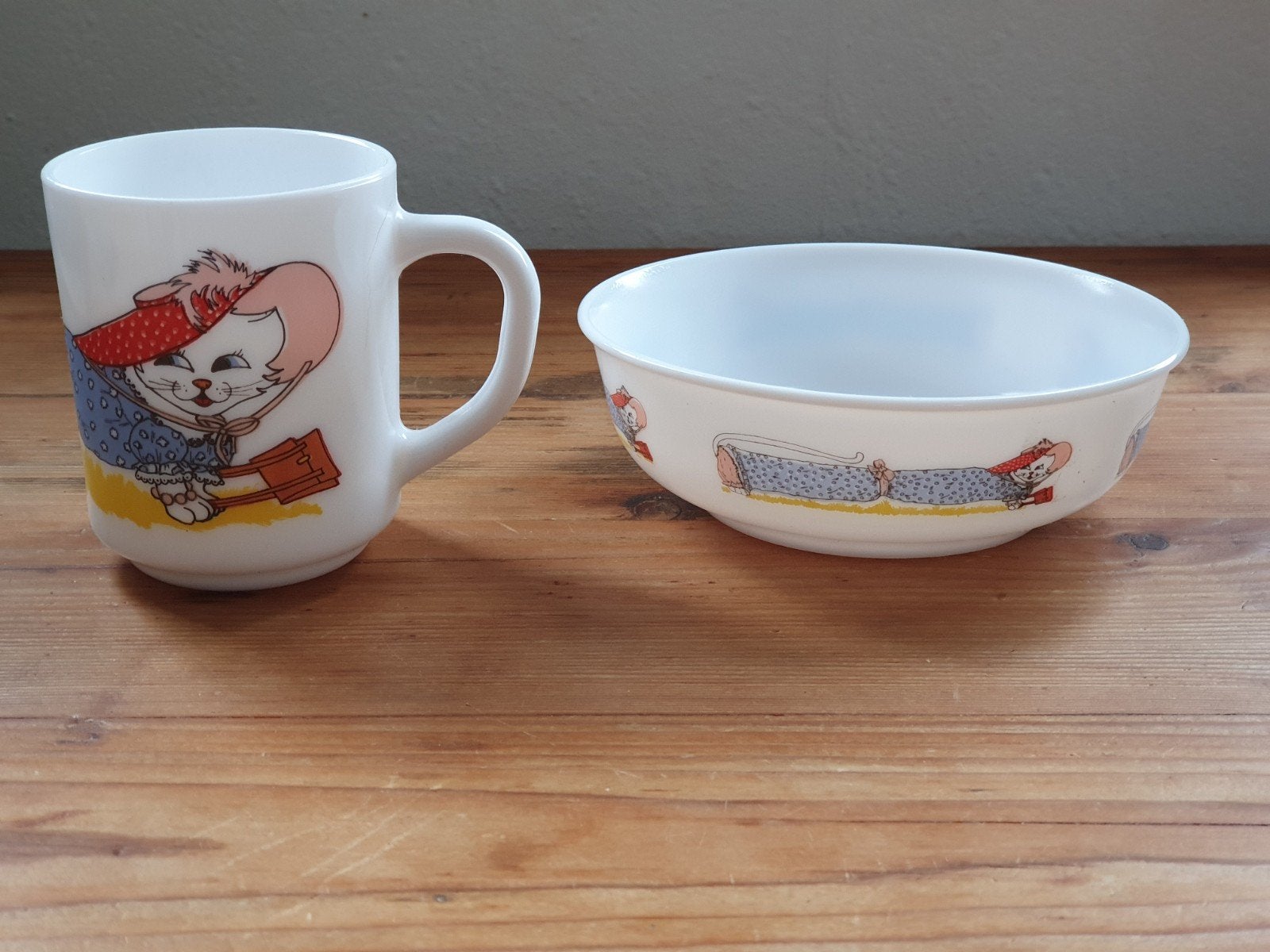 Kat - Arcopal beker + papschaaltje - Frankrijk, Ophalen of Verzenden, Overige stijlen, Kop(pen) en/of Schotel(s), Glas