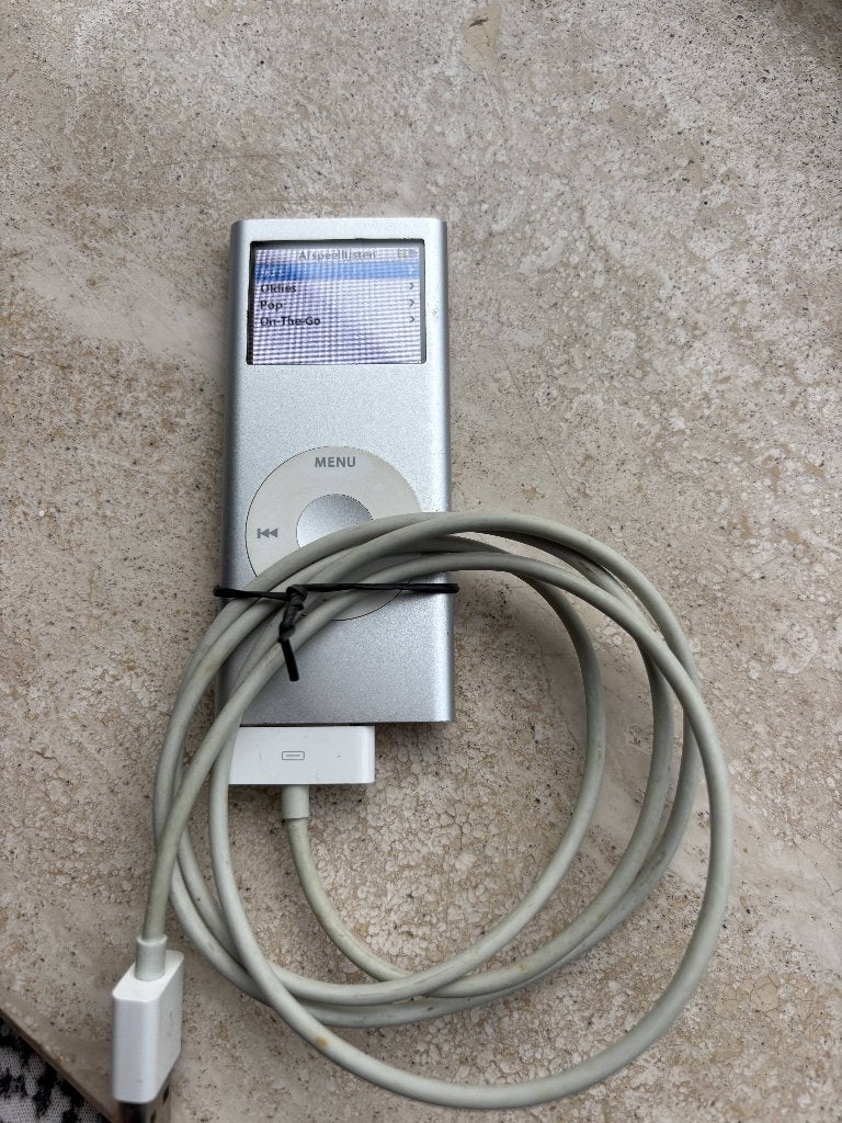 Apple Ipod Nano 2GB MP3 speler muziek, Ophalen of Verzenden, Zo goed als nieuw, Nano, Zilver