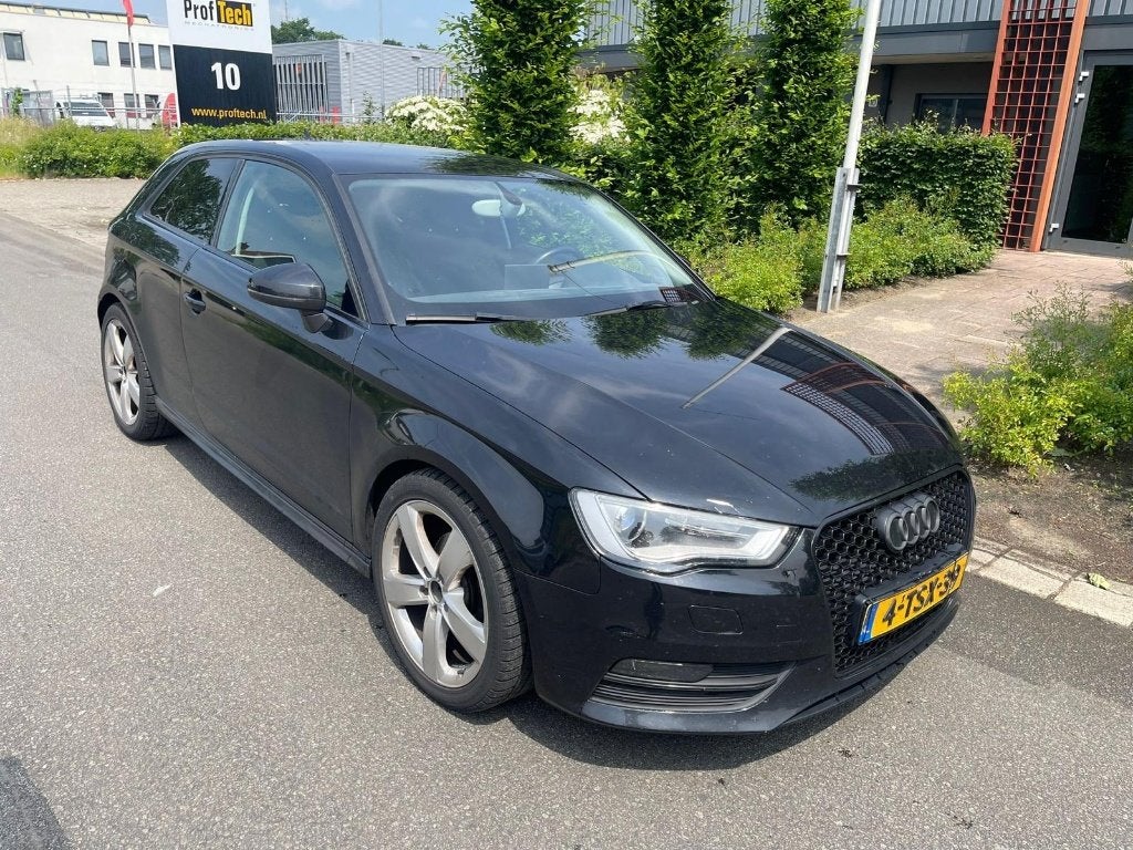 Audi A3 1.6 TDI 81KW 3D 2014 Zwart, Voorwielaandrijving, Euro 5, Stof, Zwart