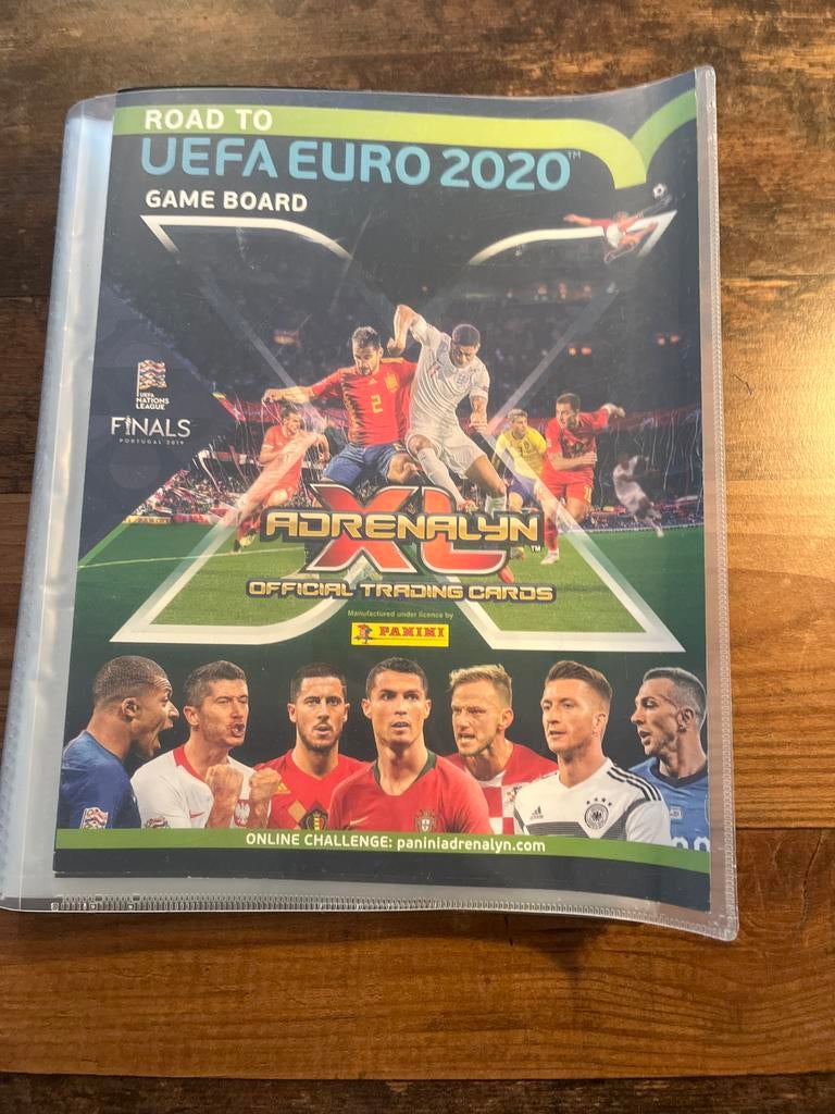 Panini Adrenalyn XL UEFA EURO 2020 Game Board met kaarten, Hobby en Vrije tijd, Stickers en Plaatjes, Ophalen of Verzenden, Zo goed als nieuw