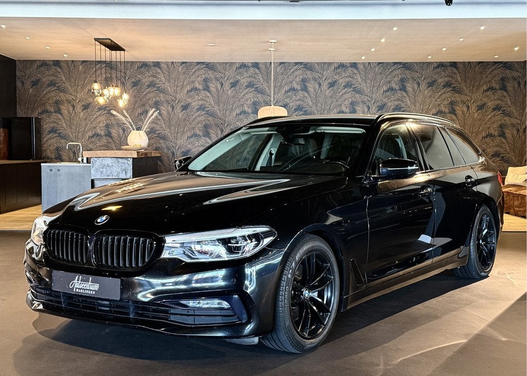BMW 5 Serie Touring 520d High Exe I Black on Black I Mooie a, Achterwielaandrijving, 2000 kg, Diesel, 5-Serie