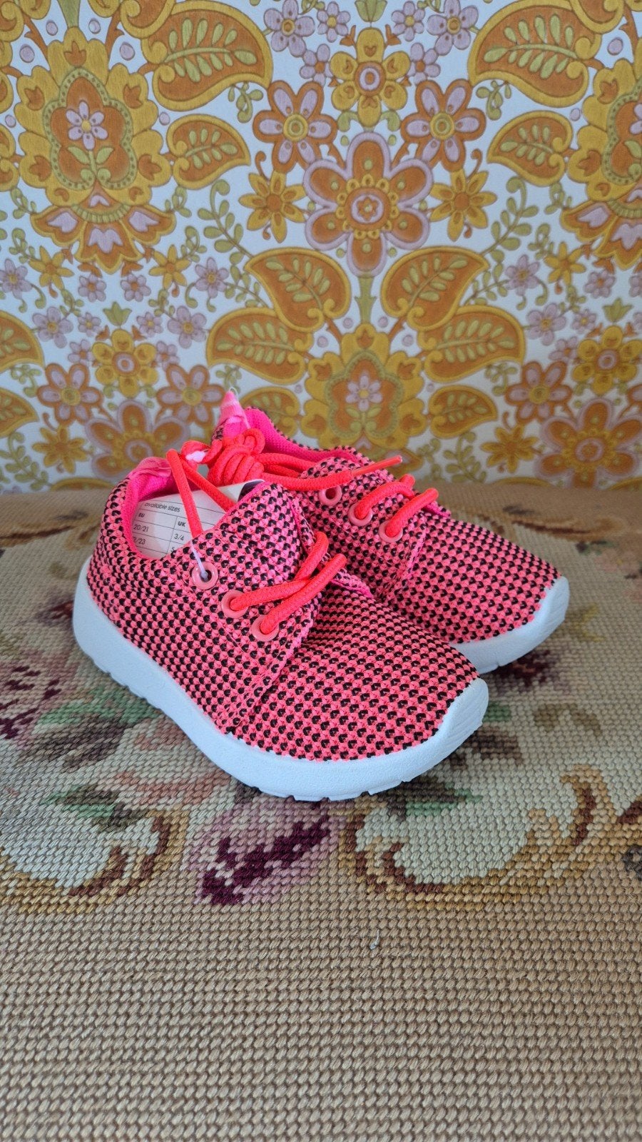Vrolijke fuchsia roze sportschoenen Hema sneakers Maat 22/23, Kinderen en Baby's, Babykleding | Schoentjes en Sokjes, Schoentjes