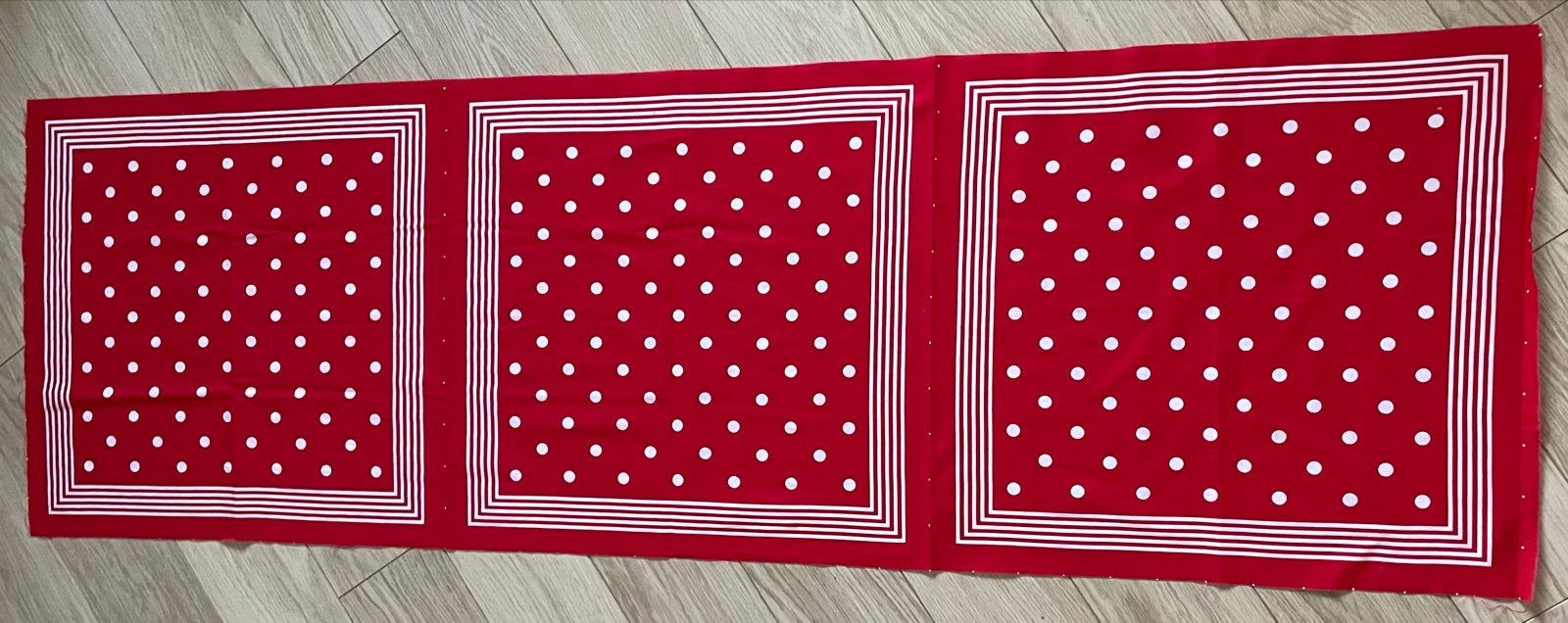 Lap stof voor 3 boerenzakdoeken - Rood wit stippen, Nieuw, Ophalen of Verzenden, 30 tot 120 cm, Katoen
