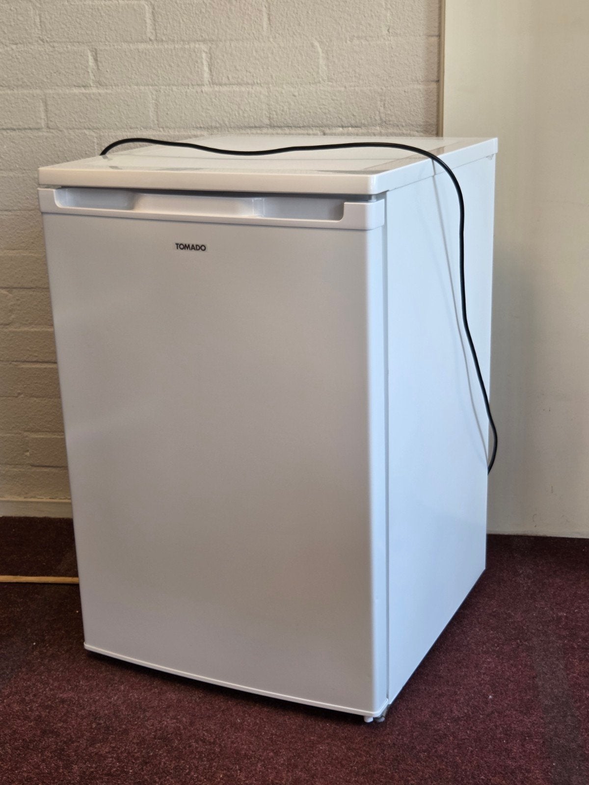 Tomado TFT5500W Tafelmodel Vriezer - 88L - Zo goed als nieuw, Witgoed en Apparatuur, Ophalen, Met aparte vriezer, Zo goed als nieuw