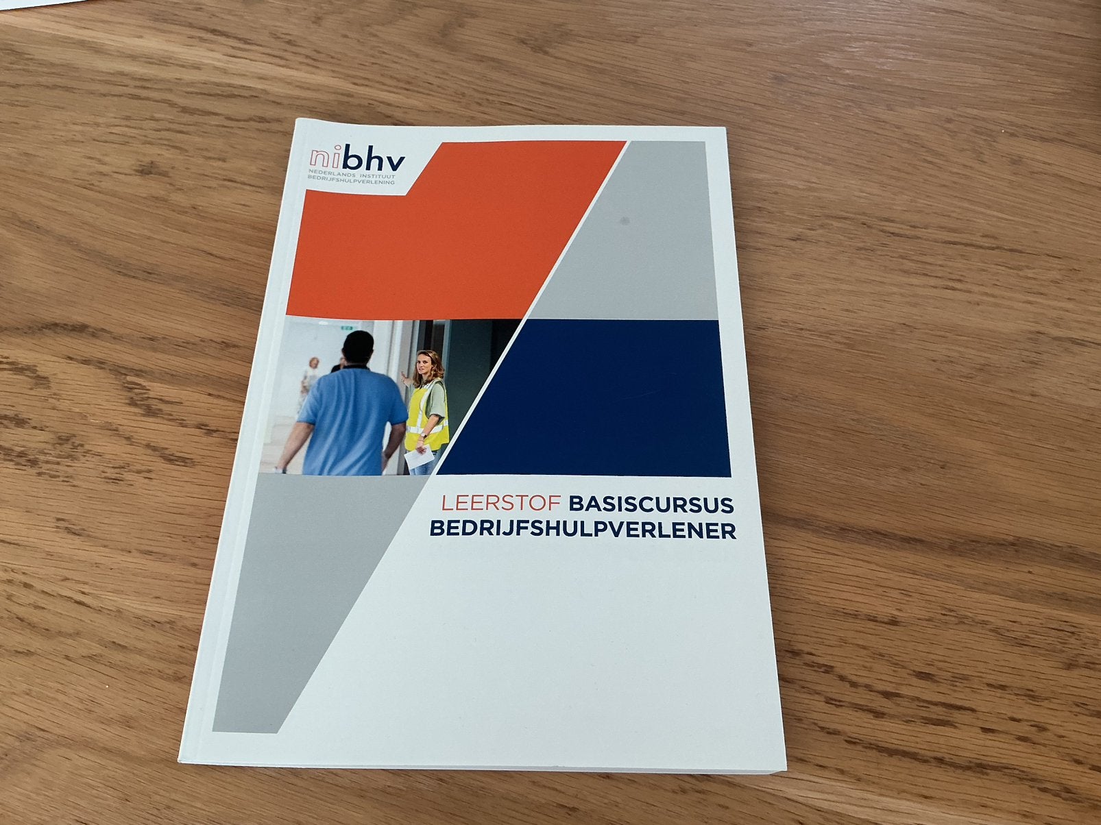 Basiscursus Bedrijfshulpverlener (BHV) | ISBN 9789493176188, Boeken, Studieboeken en Cursussen, Zo goed als nieuw, Overige niveaus