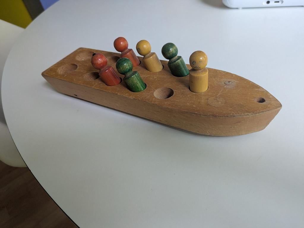 Houten boot Nooitgedagt met gekleurde poppetjes, Ophalen of Verzenden, Gebruikt, Overige typen